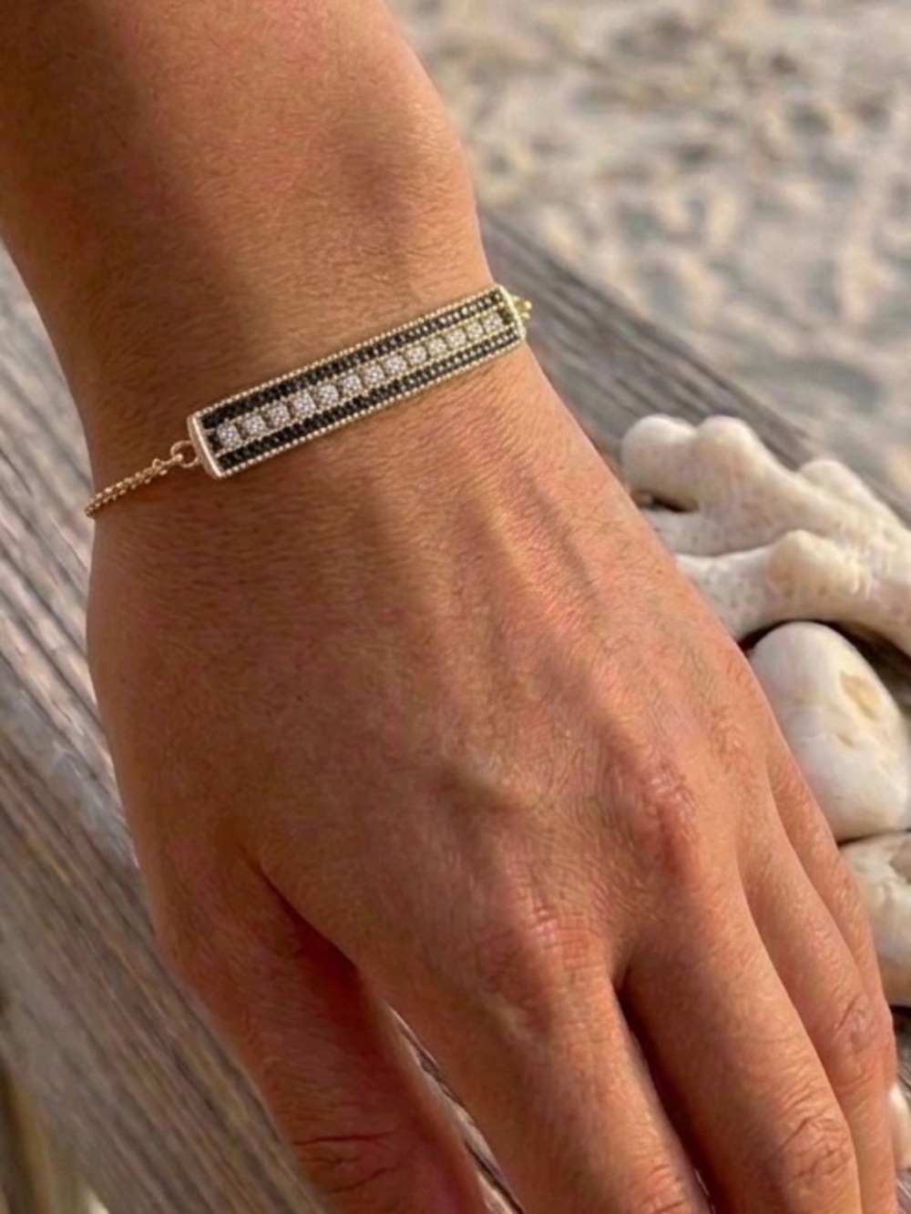 Full of a Elegant Gold bar of like diamonds bracelet